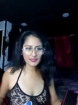 Snapshot of AdelinaMiran90 chatting on 10/20/25, 04:46 AdelinaMiran90 online show from 10/20/25, 04:46