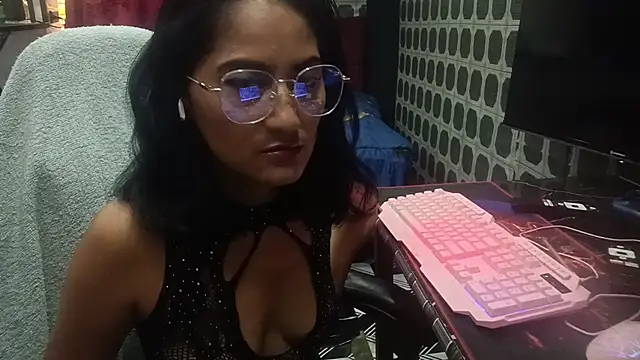 Snapshot of AdelinaMiran90 chatting on 12/13/25, 09:31 AdelinaMiran90 online show from 12/13/25, 09:31