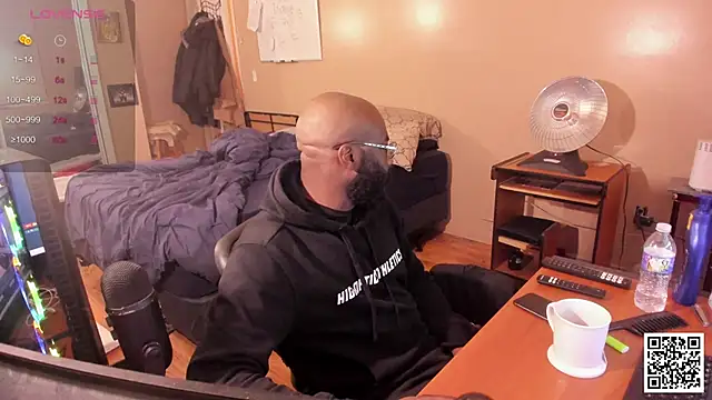 Snapshot of MrChuckDailyXXX chatting on 12/05/24, 05:04 MrChuckDailyXXX online show from 12/05/24, 05:04