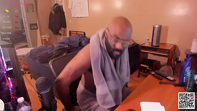 Snapshot of MrChuckDailyXXX chatting on 12/06/24, 08:15 MrChuckDailyXXX online show from 12/06/24, 08:15