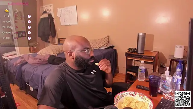 Snapshot of MrChuckDailyXXX chatting on 12/07/24, 11:45 MrChuckDailyXXX online show from 12/07/24, 11:45