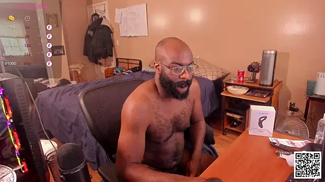 Snapshot of MrChuckDailyXXX chatting on 12/10/24, 07:11 MrChuckDailyXXX online show from 12/10/24, 07:11