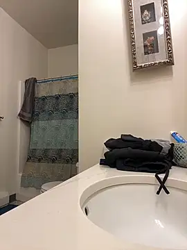 Snapshot of MrChuckDailyXXX chatting on 12/10/24, 11:08 MrChuckDailyXXX online show from 12/10/24, 11:08