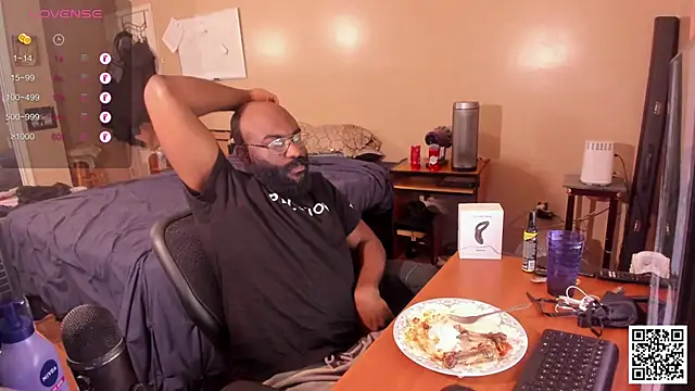 Snapshot of MrChuckDailyXXX chatting on 12/11/24, 09:12 MrChuckDailyXXX online show from 12/11/24, 09:12