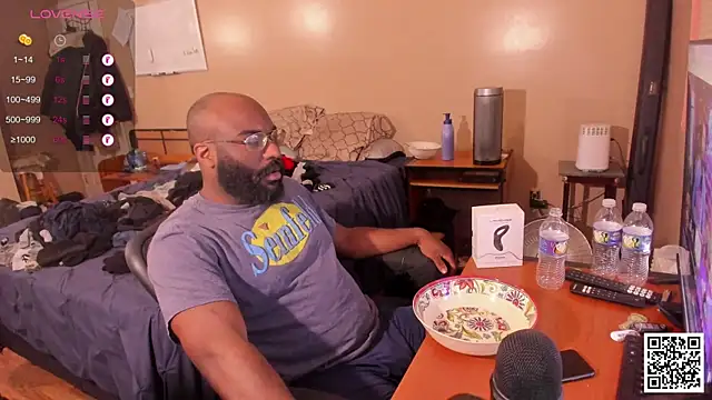 Snapshot of MrChuckDailyXXX chatting on 12/12/24, 11:25 MrChuckDailyXXX online show from 12/12/24, 11:25