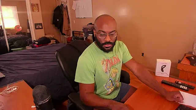 Snapshot of MrChuckDailyXXX chatting on 12/22/24, 12:49 MrChuckDailyXXX online show from 12/22/24, 12:49