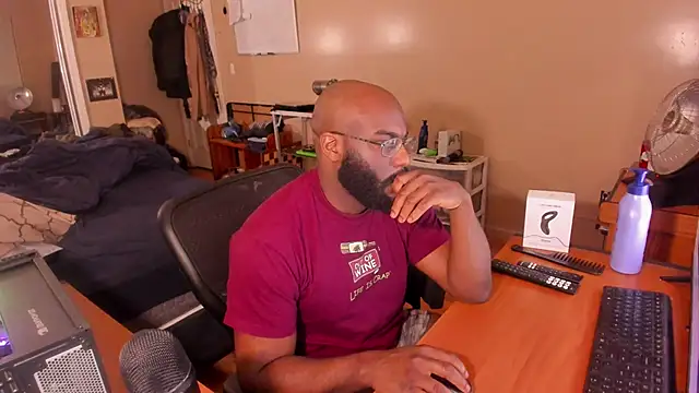 Snapshot of MrChuckDailyXXX chatting on 01/06/25, 06:14 MrChuckDailyXXX online show from 01/06/25, 06:14