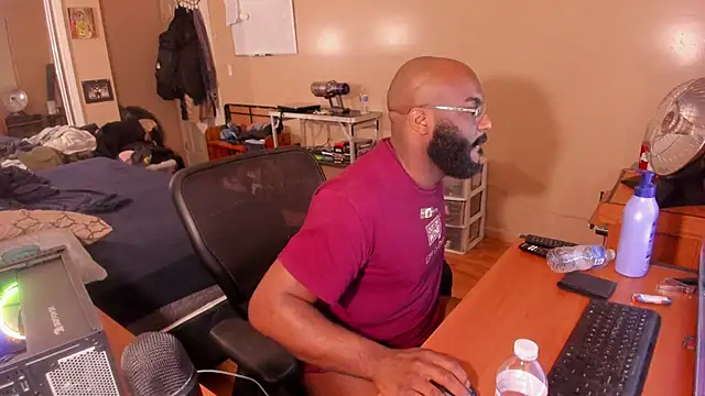 Snapshot of MrChuckDailyXXX chatting on 01/07/25, 05:54 MrChuckDailyXXX online show from 01/07/25, 05:54