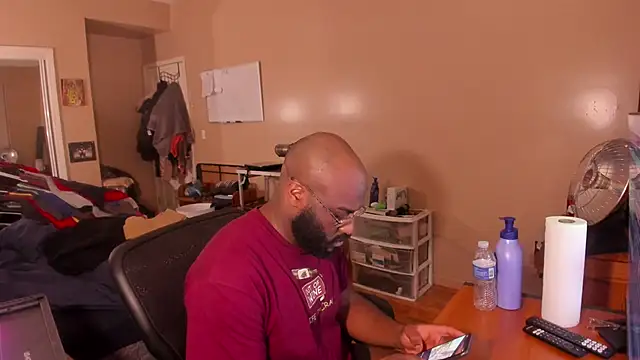 Snapshot of MrChuckDailyXXX chatting on 01/08/25, 05:16 MrChuckDailyXXX online show from 01/08/25, 05:16