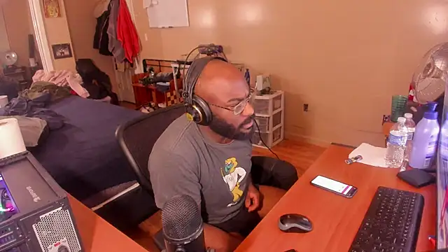 Snapshot of MrChuckDailyXXX chatting on 01/11/25, 10:29 MrChuckDailyXXX online show from 01/11/25, 10:29