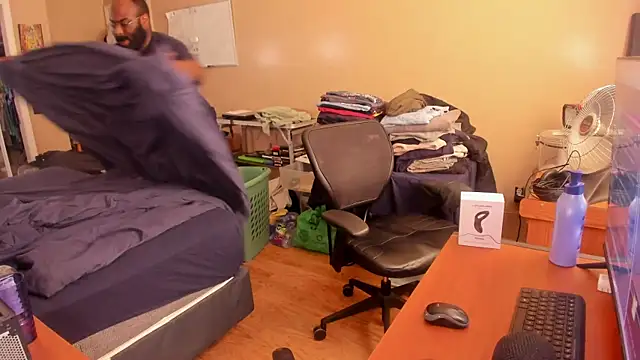 Snapshot of MrChuckDailyXXX chatting on 02/02/25, 04:22 MrChuckDailyXXX online show from 02/02/25, 04:22