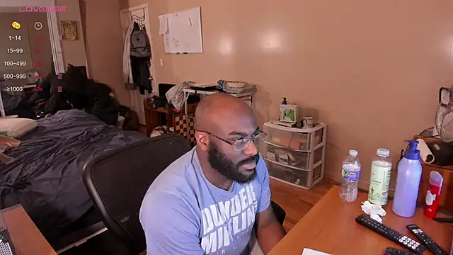 Snapshot of MrChuckDailyXXX chatting on 02/10/25, 01:35 MrChuckDailyXXX online show from 02/10/25, 01:35