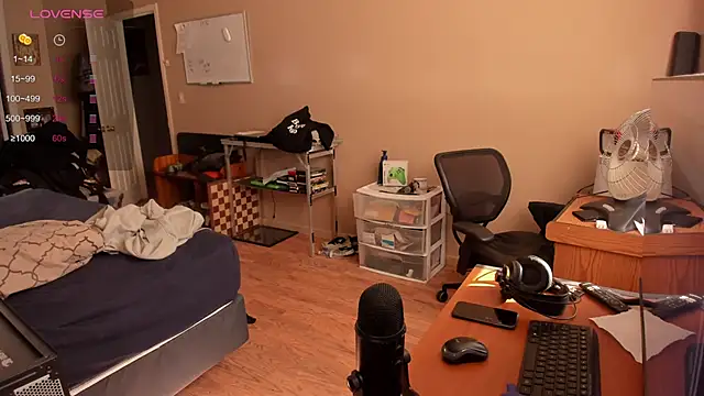 Snapshot of MrChuckDailyXXX chatting on 02/14/25, 03:15 MrChuckDailyXXX online show from 02/14/25, 03:15