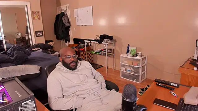 Snapshot of MrChuckDailyXXX chatting on 02/15/25, 05:41 MrChuckDailyXXX online show from 02/15/25, 05:41