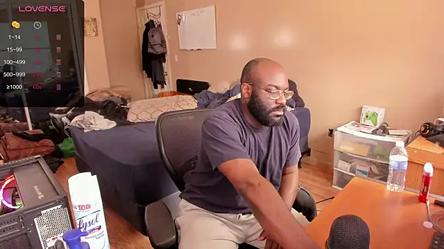 Snapshot of MrChuckDailyXXX chatting on 03/14/25, 01:35 MrChuckDailyXXX online show from 03/14/25, 01:35