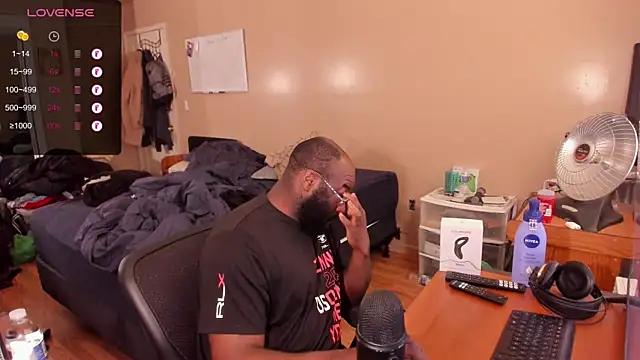 Snapshot of MrChuckDailyXXX chatting on 03/20/25, 01:48 MrChuckDailyXXX online show from 03/20/25, 01:48