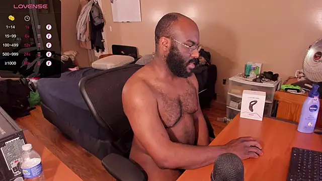 Snapshot of MrChuckDailyXXX chatting on 03/21/25, 04:39 MrChuckDailyXXX online show from 03/21/25, 04:39