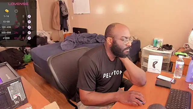 Snapshot of MrChuckDailyXXX chatting on 03/21/25, 01:12 MrChuckDailyXXX online show from 03/21/25, 01:12