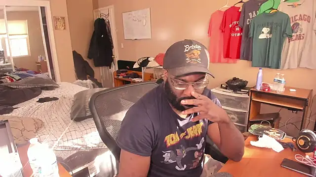 Snapshot of MrChuckDailyXXX chatting on 10/23/25, 02:27 MrChuckDailyXXX online show from 10/23/25, 02:27