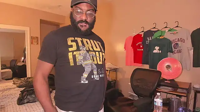 MrChuckDailyXXX online show from 12/02/25, 05:35