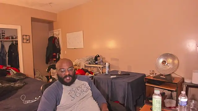 Snapshot of MrChuckDailyXXX chatting on 02/25/26, 10:36 MrChuckDailyXXX online show from 02/25/26, 10:36