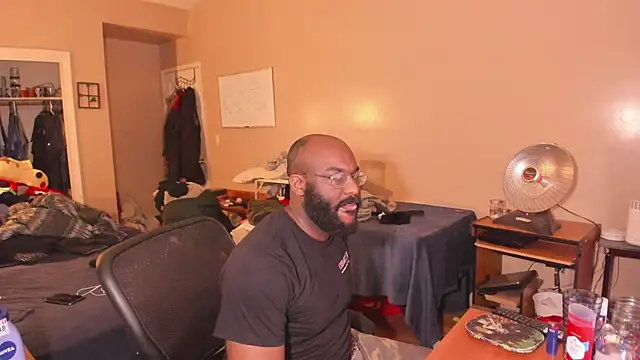 Snapshot of MrChuckDailyXXX chatting on 03/01/26, 05:53 MrChuckDailyXXX online show from 03/01/26, 05:53