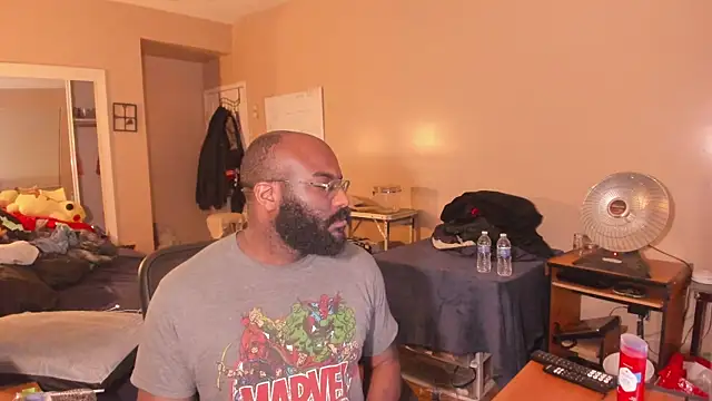 Snapshot of MrChuckDailyXXX chatting on 04/16/26, 03:18 MrChuckDailyXXX online show from 04/16/26, 03:18