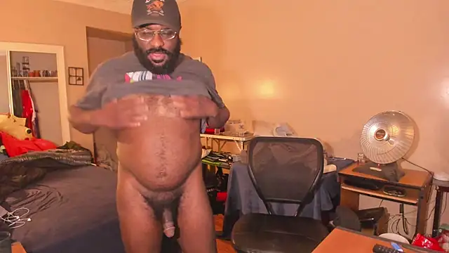 Snapshot of MrChuckDailyXXX chatting on 04/27/26, 05:05 MrChuckDailyXXX online show from 04/27/26, 05:05