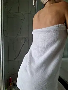 Snapshot of EileX_official chatting on 04/17/26, 05:54 EileX official online show from 04/17/26, 05:54