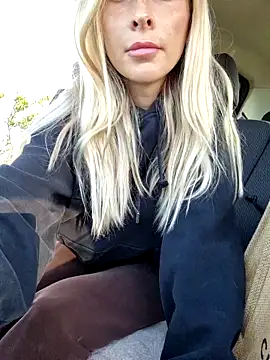 Snapshot of EileX_official chatting on 04/18/26, 06:17 EileX official online show from 04/18/26, 06:17