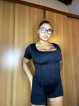 Eloisa cleavage  online show from 12/16/25, 10:09