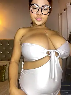 Eloisa cleavage  online show from 01/16/26, 10:19