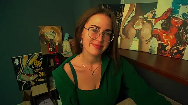 Snapshot of luxie_milady chatting on 05/18/26, 12:11 luxie milady online show from 05/18/26, 12:11