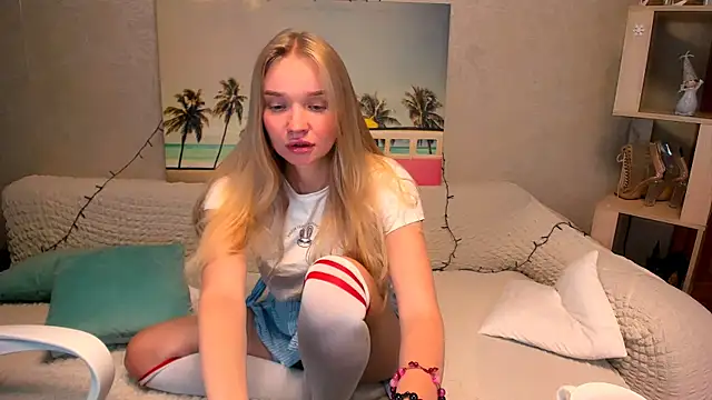 Snapshot of BoysLoveBlondee chatting on 12/18/24, 07:41 BoysLoveBlondee online show from 12/18/24, 07:41