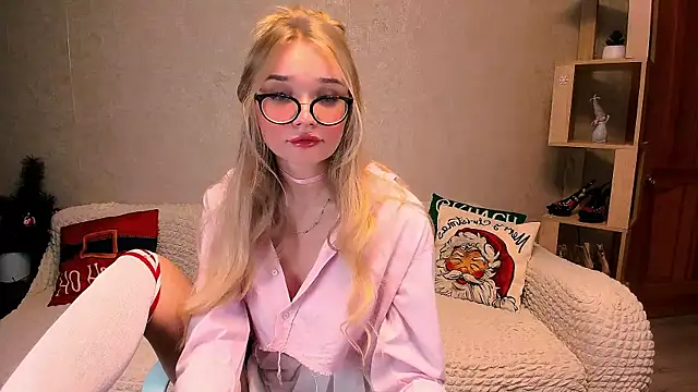 Snapshot of BoysLoveBlondee chatting on 01/15/25, 04:43 BoysLoveBlondee online show from 01/15/25, 04:43