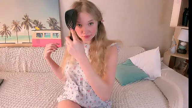 Snapshot of BoysLoveBlondee chatting on 03/10/25, 12:04 BoysLoveBlondee online show from 03/10/25, 12:04