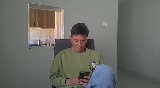 kisstoyousoon2024 online show from 12/04/24, 07:28