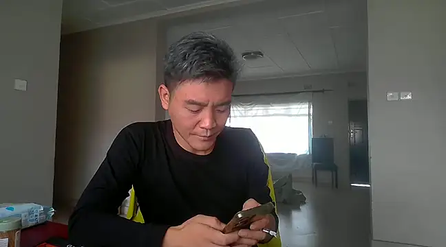 kisstoyousoon2024 online show from 01/01/25, 08:24