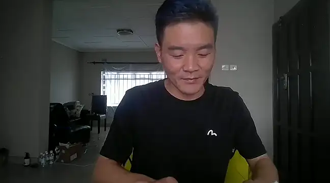 kisstoyousoon2024 online show from 01/02/25, 07:55