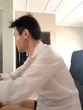 kisstoyousoon2024 online show from 11/04/25, 10:36