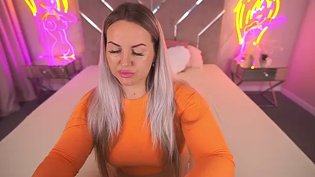 Snapshot of KiraCandyS chatting on 11/11/25, 09:48 KiraCandyS online show from 11/11/25, 09:48