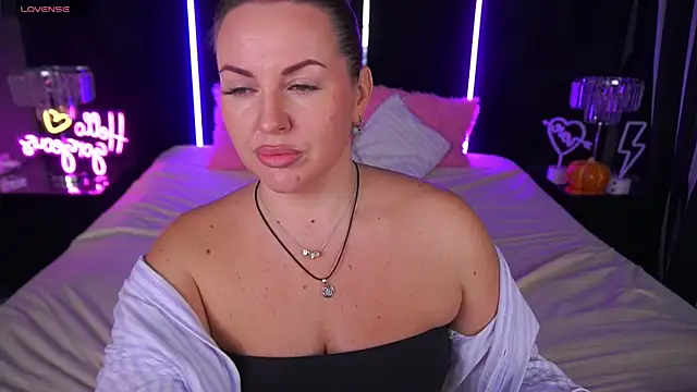 Snapshot of KiraCandyS chatting on 11/21/25, 09:57 KiraCandyS online show from 11/21/25, 09:57