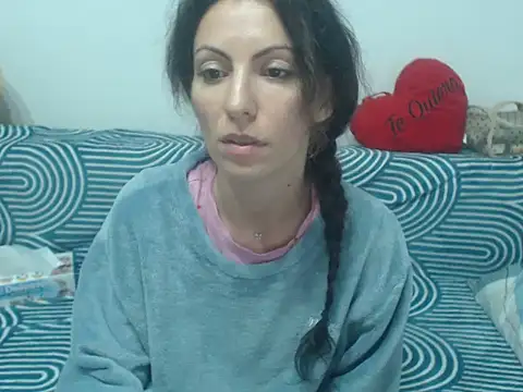 Snapshot of Emmatoo chatting on 05/15/26, 11:01 Emmatoo online show from 05/15/26, 11:01