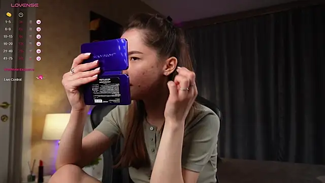 Amely Young online show from 02/06/25, 04:10