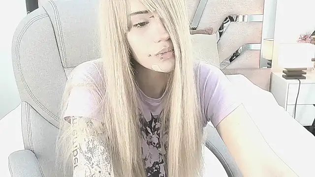 Snapshot of celestica_rose chatting on 05/13/26, 08:34 celestica rose online show from 05/13/26, 08:34