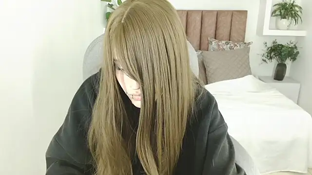 Snapshot of celestica_rose chatting on 06/18/26, 09:30 celestica rose online show from 06/18/26, 09:30