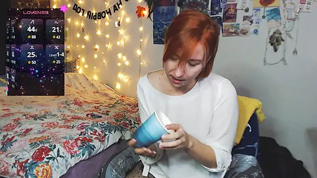 Snapshot of licentia__poetica chatting on 12/18/24, 10:13 licentia  poetica online show from 12/18/24, 10:13