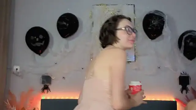 Snapshot of Verh_i_niz_ chatting on 11/30/25, 10:36 Verh i niz online show from 11/30/25, 10:36