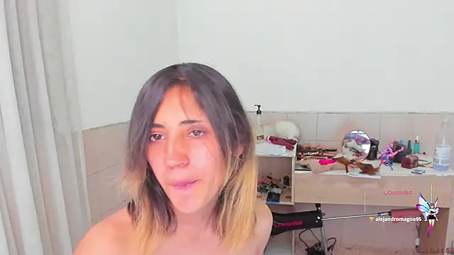 linnie  online show from 09/19/25, 10:21