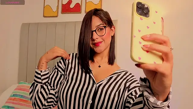 Snapshot of amy_robertz chatting on 03/31/26, 01:18 amy robertz online show from 03/31/26, 01:18